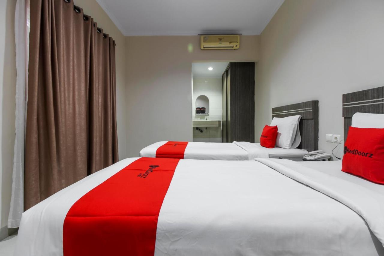Reddoorz Plus Syariah @ Jalan Sriwijaya Medan Eksteriør bilde
