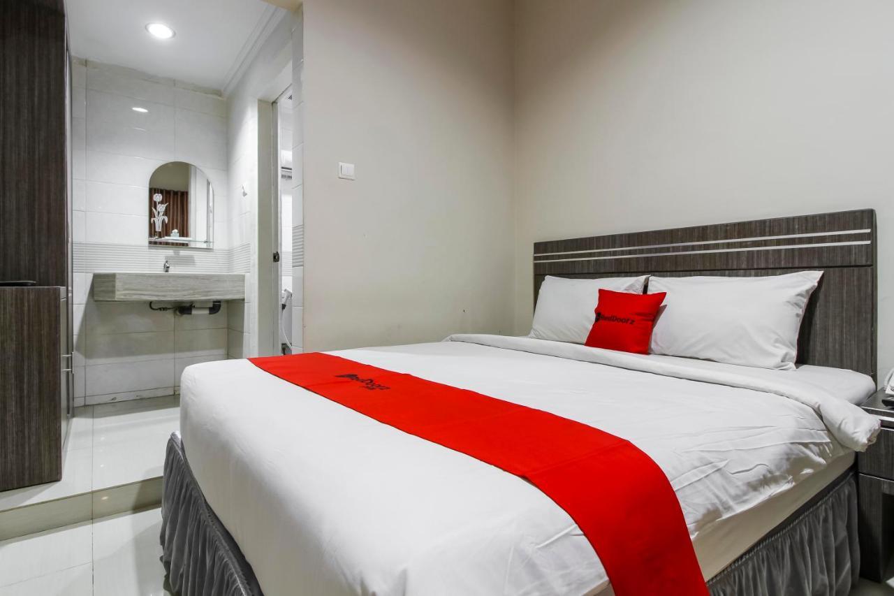 Reddoorz Plus Syariah @ Jalan Sriwijaya Medan Eksteriør bilde